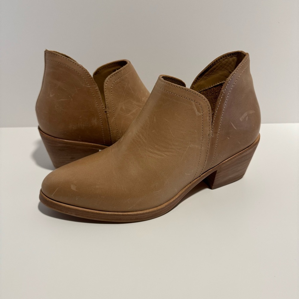 NEW Nisolo Mia Everyday Leather Ankle Bootie Almond size 7
